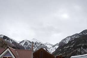 Style & Location! Steps To Gondola, Main Street, River 1 Bedroom Condo