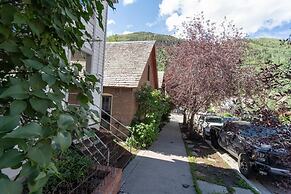 Style & Location! Steps To Gondola, Main Street, River 1 Bedroom Condo