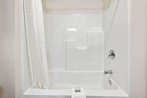 Cobblestone Hotel & Suites - Central Wisconsin Airport