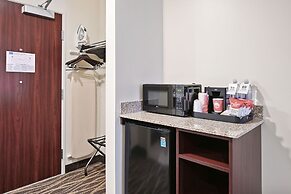 Cobblestone Hotel & Suites - Central Wisconsin Airport