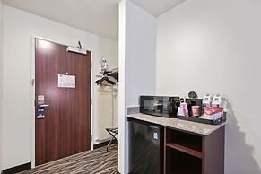 Cobblestone Hotel & Suites - Central Wisconsin Airport