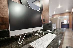 Cobblestone Hotel & Suites - Central Wisconsin Airport