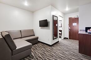 Cobblestone Hotel & Suites - Central Wisconsin Airport