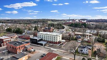 Cobblestone Hotel & Suites - Central Wisconsin Airport