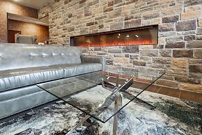 Cobblestone Hotel & Suites - Central Wisconsin Airport