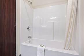 Cobblestone Hotel & Suites - Central Wisconsin Airport