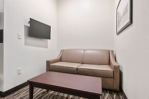 Cobblestone Hotel & Suites - Central Wisconsin Airport