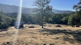 Off-grid 1-bed Cabin in Yokuts Valley