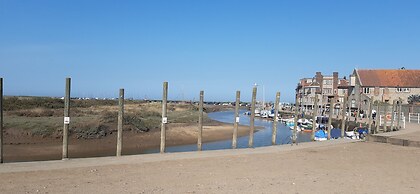 Beautiful 6-bed Dog Friendly Cottage in Heacham