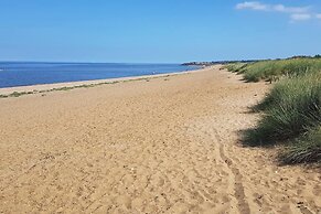 Beautiful 6-bed Dog Friendly Cottage in Heacham