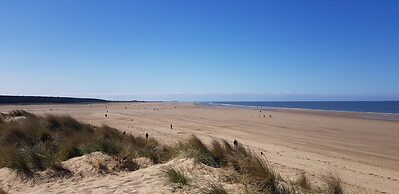 Beautiful 6-bed Dog Friendly Cottage in Heacham