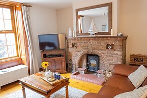 Beautiful 6-bed Dog Friendly Cottage in Heacham