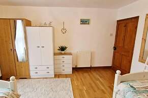 Beautiful 6-bed Dog Friendly Cottage in Heacham