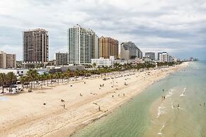 Ft Lauderdale Oceanfront Resort Condo W/ Views! 1 Bedroom Apts by RedA