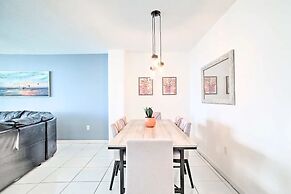 Ft Lauderdale Oceanfront Resort Condo W/ Views! 1 Bedroom Apts by RedA
