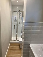 Newly Refurbished 7-bed Cottage in Polruan, Fowey