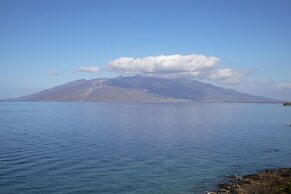 Mana Kai Maui Resort, #812a 1 Bedroom Condo by RedAwning