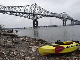 The Star Trek - USS Enterprise Room at the Itty Bitty Inn
