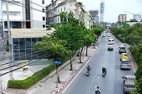 lucky Elephant Hotel