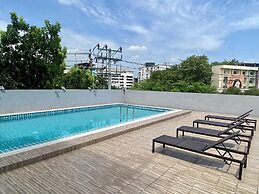 lucky Elephant Hotel