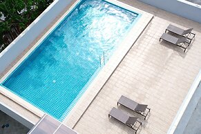 lucky Elephant Hotel