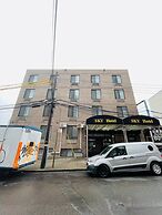 Sky Hotel Flushing/LaGuardia Airport