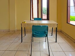 OYO 92195 Pelangi House 789 Syariah