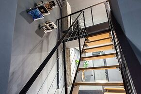 Modern Industrial Apt In Neos Kosmos