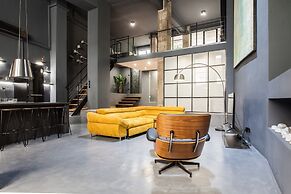 Modern Industrial Apt In Neos Kosmos