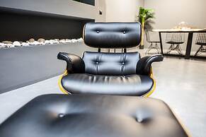 Modern Industrial Apt In Neos Kosmos