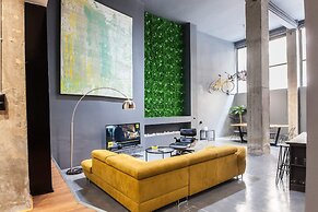 Modern Industrial Apt In Neos Kosmos