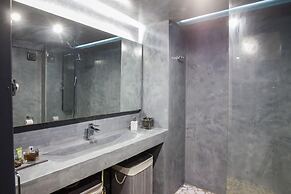 Modern Industrial Apt In Neos Kosmos