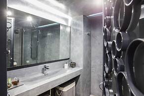 Modern Industrial Apt In Neos Kosmos