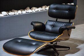 Modern Industrial Apt In Neos Kosmos