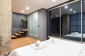 Modern Industrial Apt In Neos Kosmos