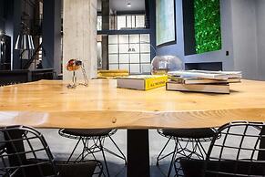 Modern Industrial Apt In Neos Kosmos