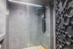 Modern Industrial Apt In Neos Kosmos