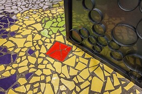 Modern Industrial Apt In Neos Kosmos