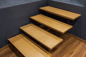 Modern Industrial Apt In Neos Kosmos