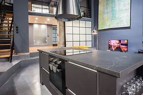 Modern Industrial Apt In Neos Kosmos