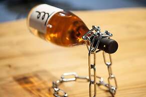 Modern Industrial Apt In Neos Kosmos