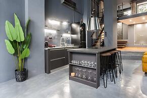 Modern Industrial Apt In Neos Kosmos