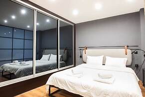 Modern Industrial Apt In Neos Kosmos