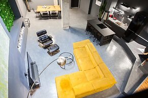 Modern Industrial Apt In Neos Kosmos