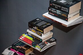 Modern Industrial Apt In Neos Kosmos