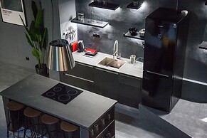 Modern Industrial Apt In Neos Kosmos