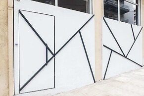 Modern Industrial Apt In Neos Kosmos