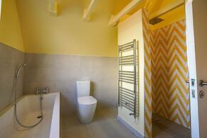 Unique 5BD Farm House Perfect for Relaxing