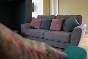 Unique 5BD Farm House Perfect for Relaxing