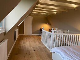 Unique 5BD Farm House Perfect for Relaxing